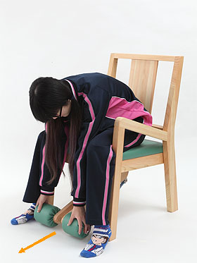 座面下の運動アームを引き出した状態