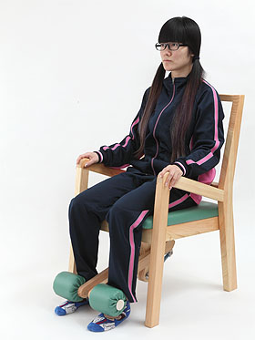 両脚をクッションに下に入れ準備ができた状態